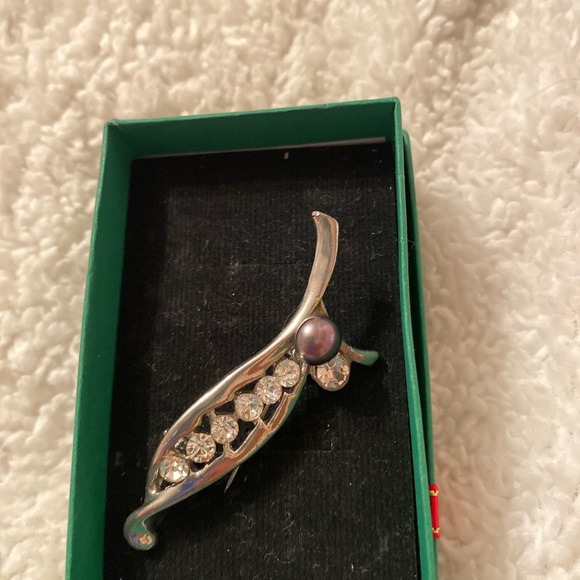 $5/Brooches Lapel Pin Nature Pearl and Rhinestones set in Silver Plate - Picture 4 of 6